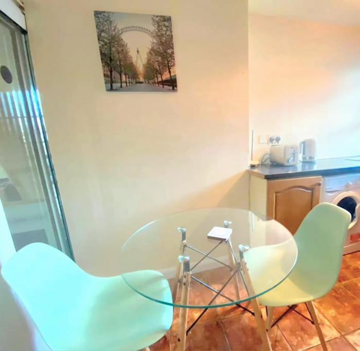 Evo A - Gravesend 1 Bedroom Apartment Exteriör bild
